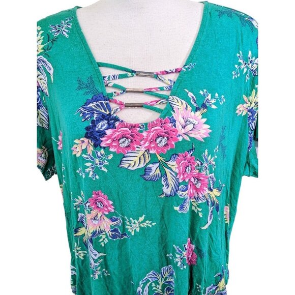 Womens Plus Size 3X Top Kelly Green Floral Criss Cross Neckline Ruched Side - Picture 2 of 6